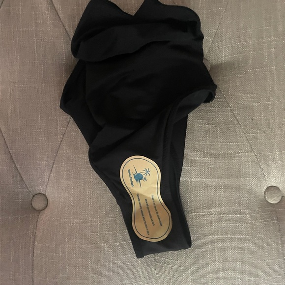 Tankini halter top with lace panel. Full coverage bottoms. Very cute. XL - Picture 5 of 7